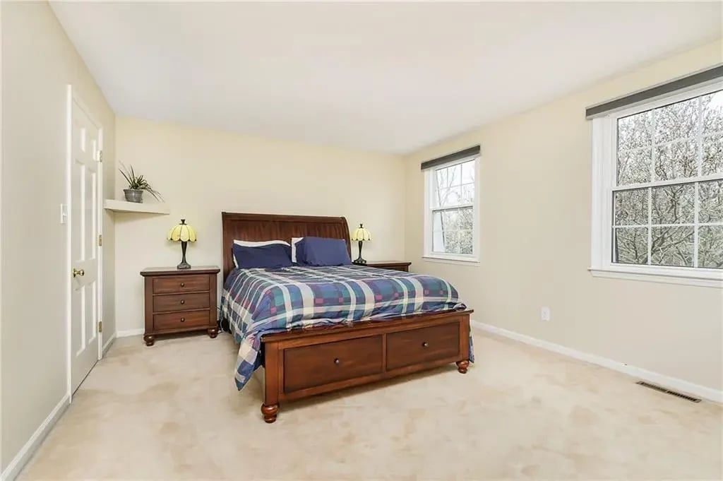 19 MAPLECREST DR