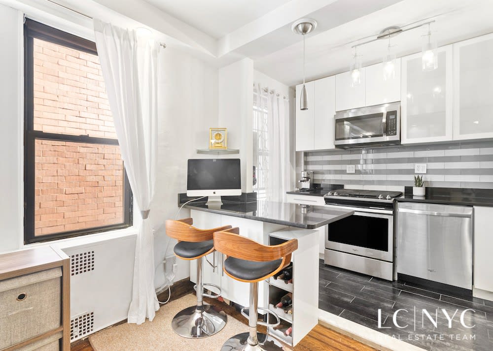 166 W 22nd St, #5D