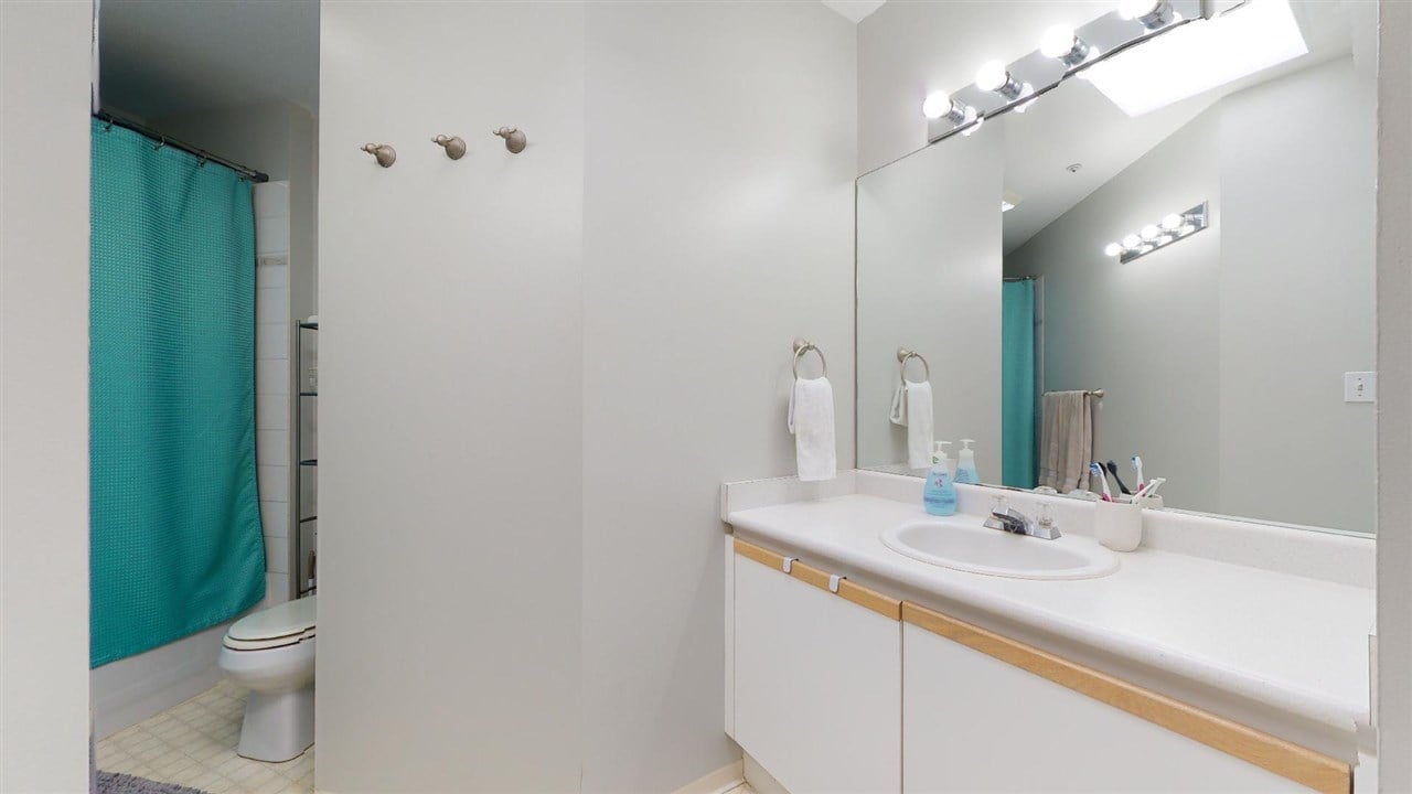 E304-40180 Willow Cres
