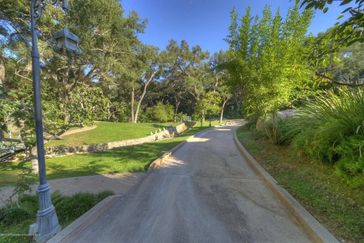 4158 Commonwealth Ave