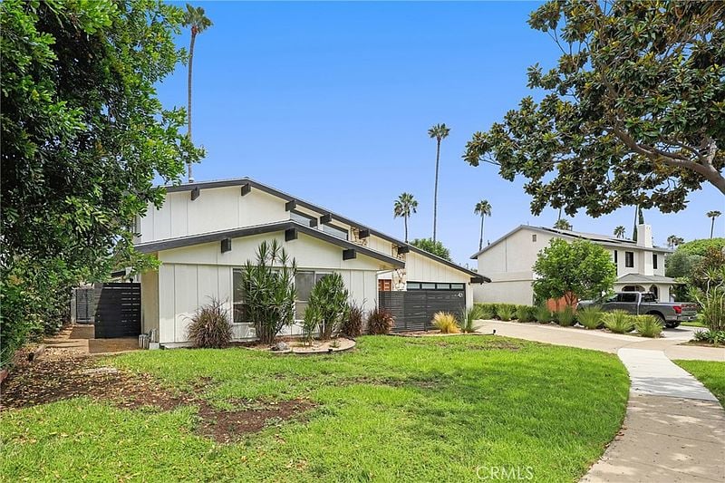 421 Larry Ln