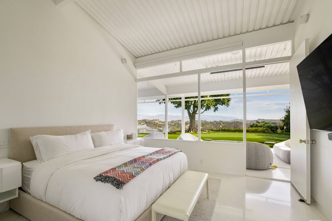 Celestia Manor, Stradella Rd, 90077