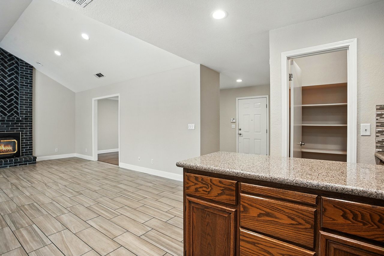 Great Custom Home in Galt! 