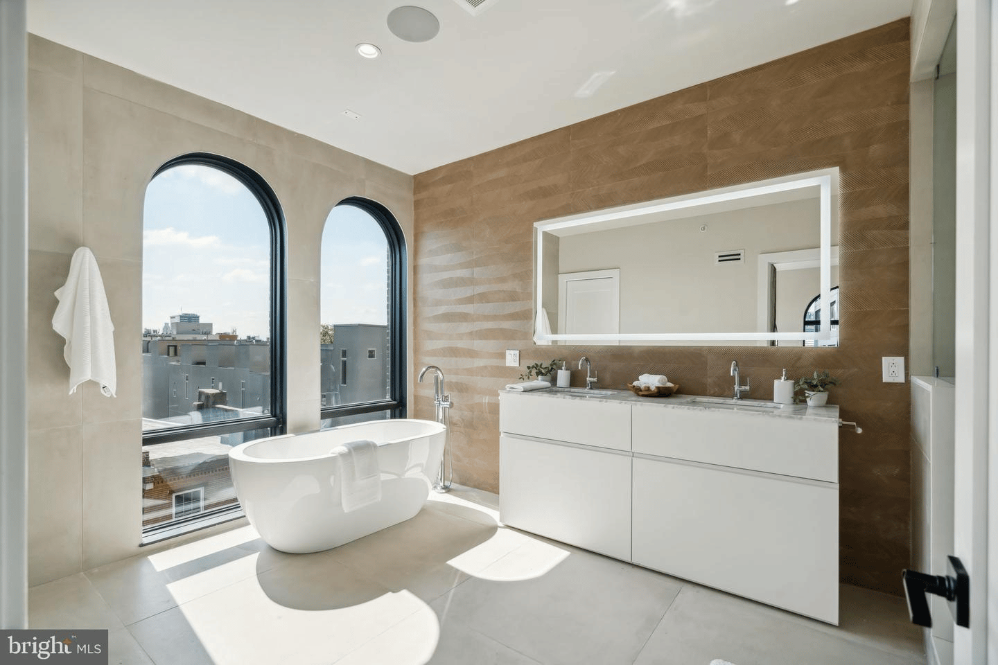 160-64 N 2nd St #601, Philadelphia, PA 19106