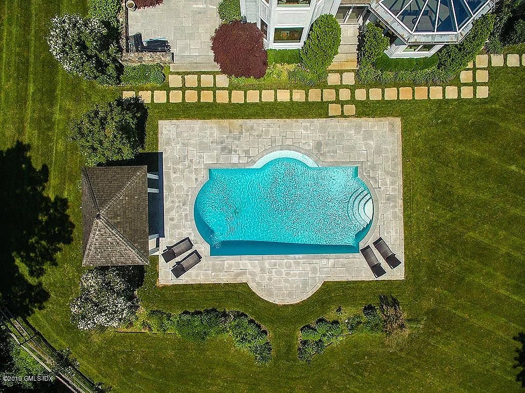 15 Mountain Laurel Dr