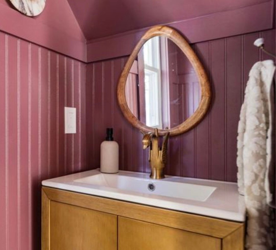 Bold Beauty in a Small Space: A Jewel-Toned Powder Room That Dazzles