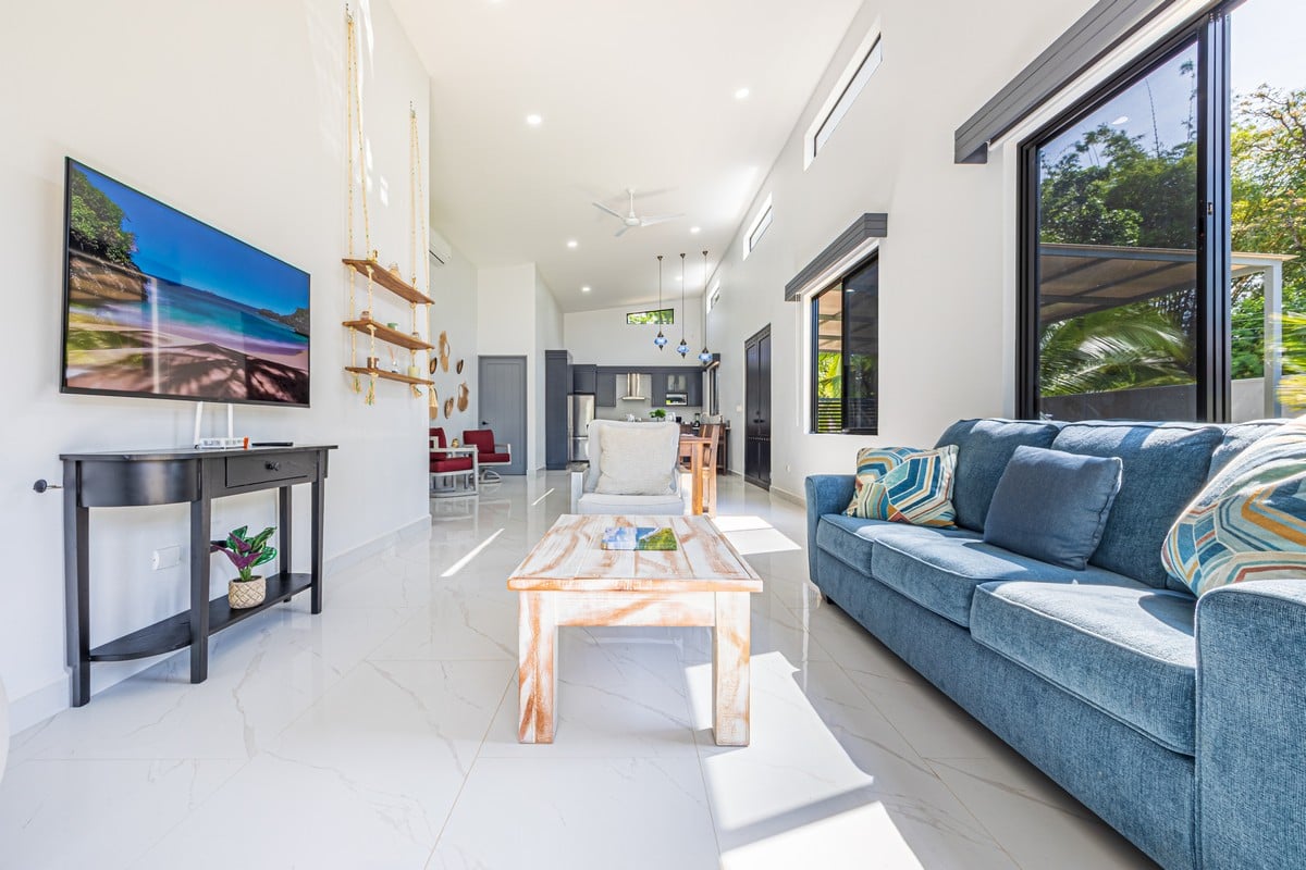 0.12 ACRES – 3 Bedrooms Newly Built Modern Home, With Pool & Privacy, Only 4min to the Beach!!!