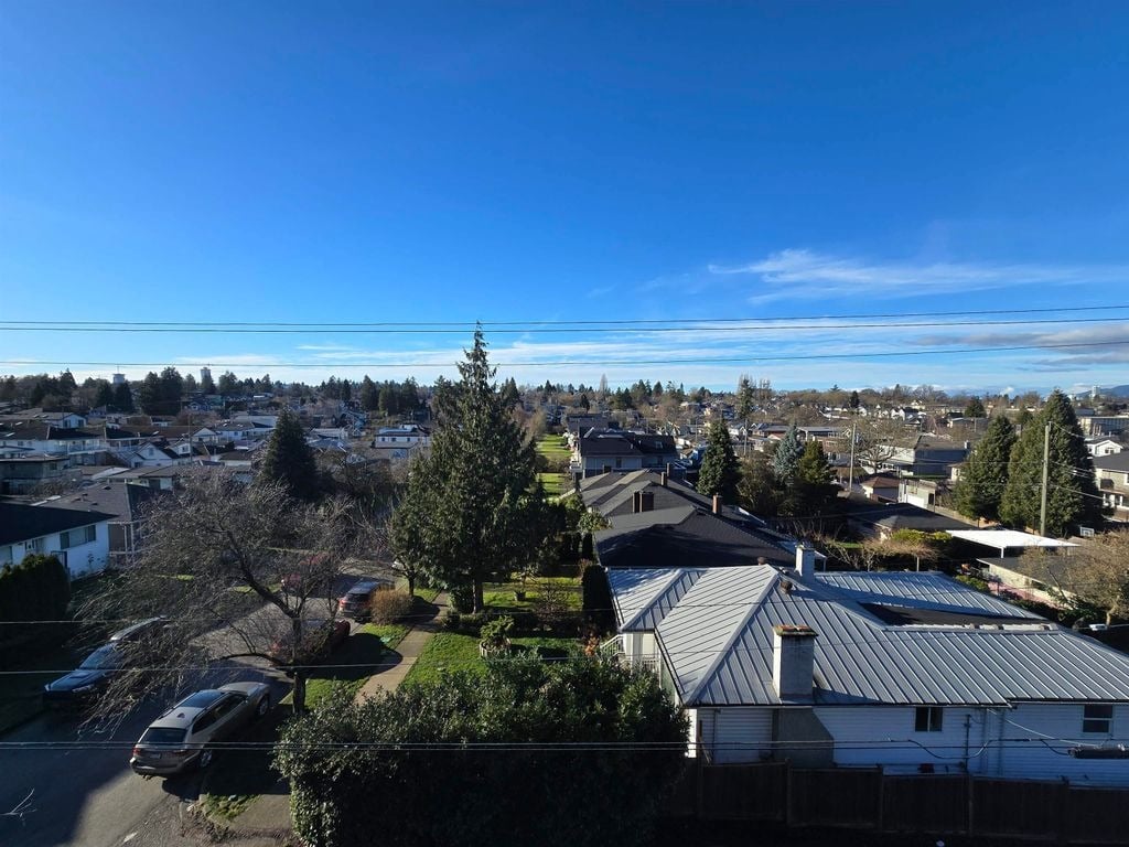 683 E 27th Ave, #206