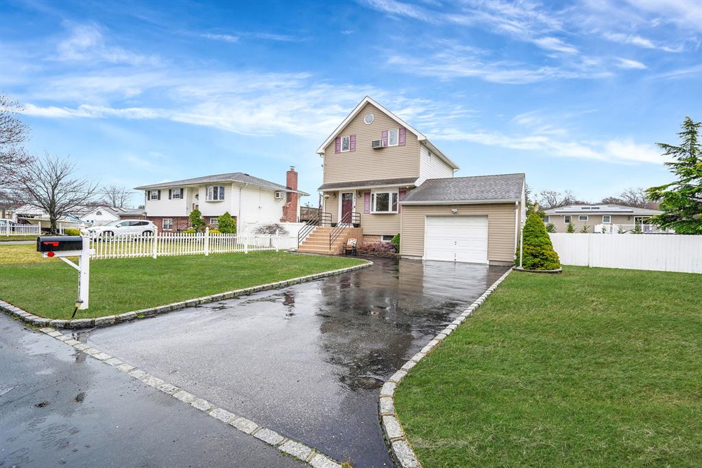 Undisclosed Address, Lindenhurst