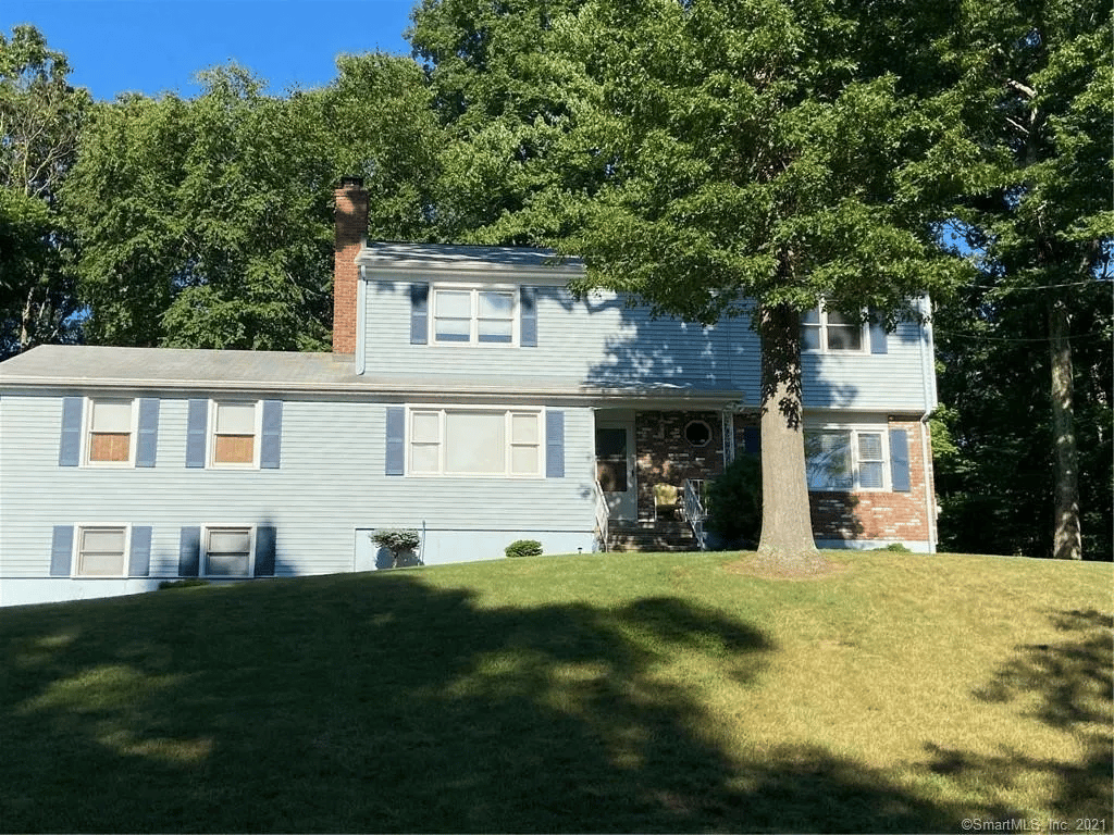 25 Stag Lane, Trumbull, CT 06611