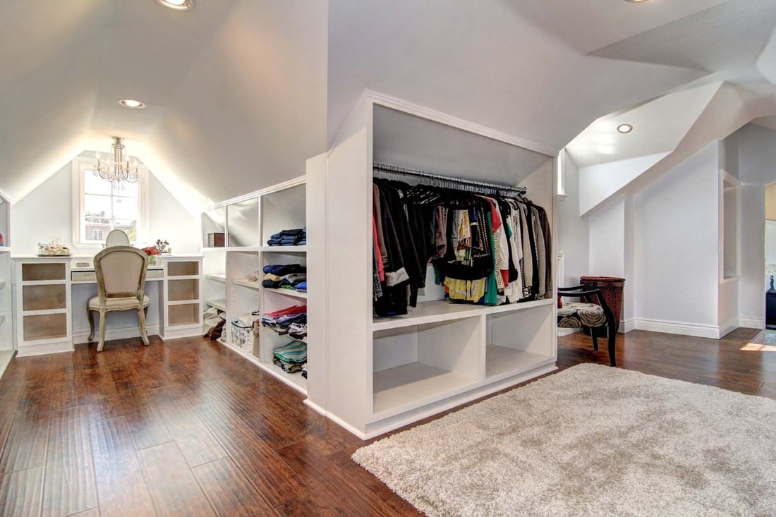 Just Listed! Gorgeous Home with The Walk in Closet of Your Dreams!