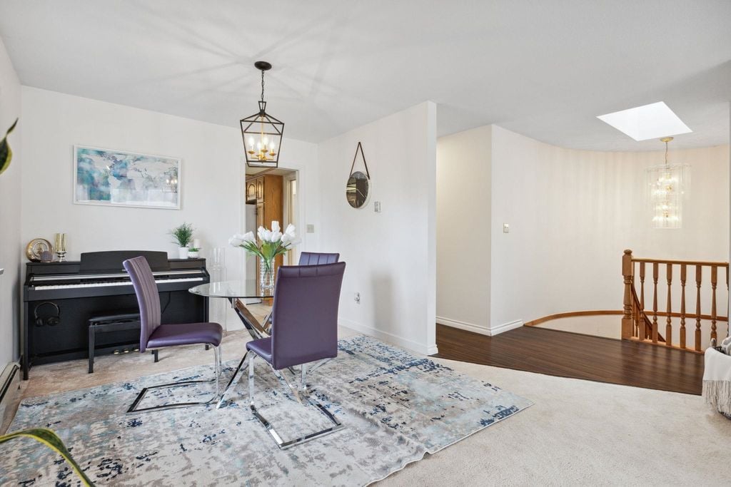 21 E King Edward Ave