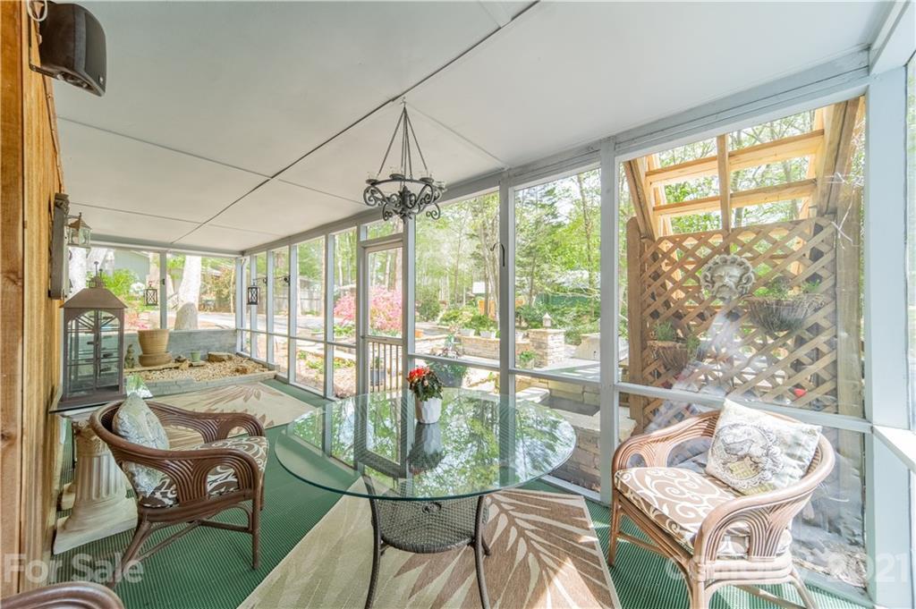 61 Heritage Dr