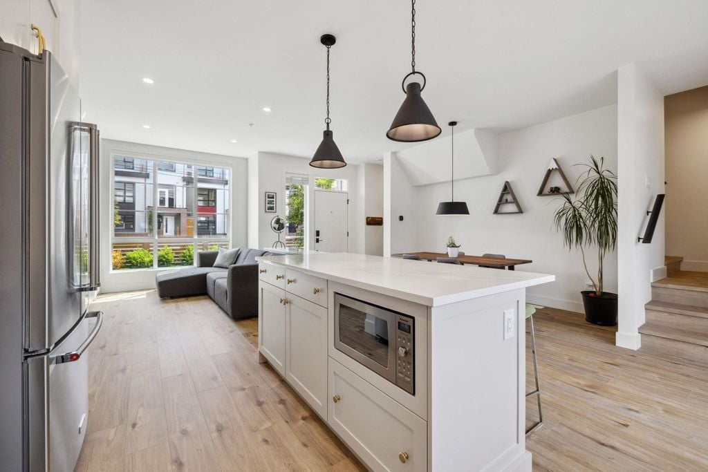 23183 136 Ave, #8