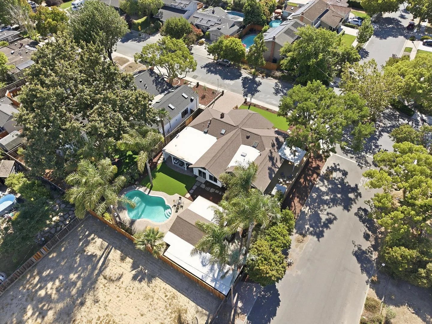 900 Eden AVE