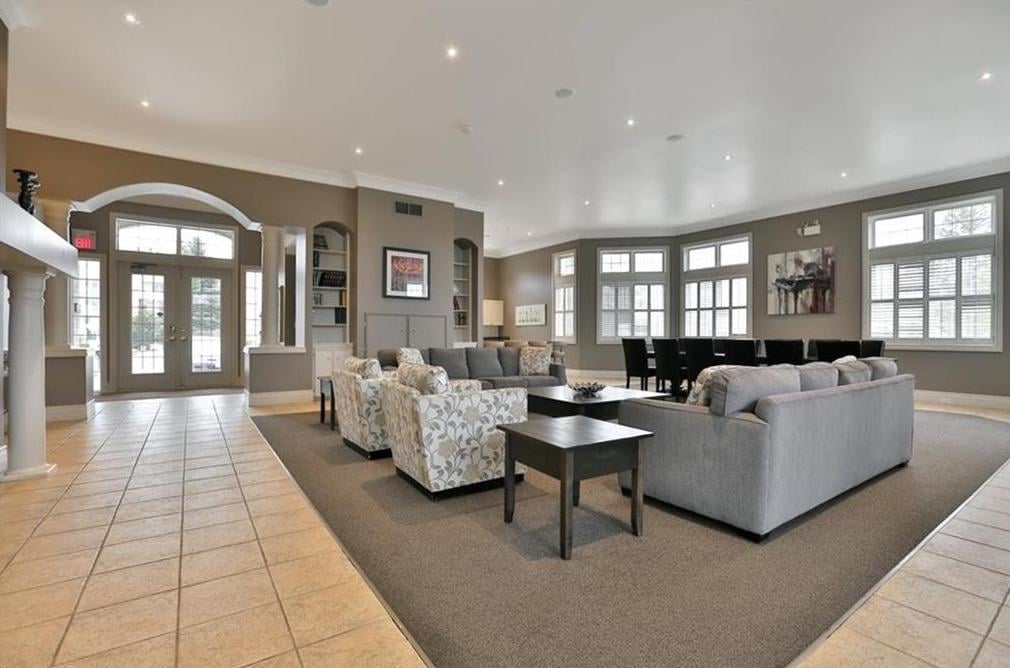 Upgraded 1 Bed+ Den Suite Overlooking Ravine