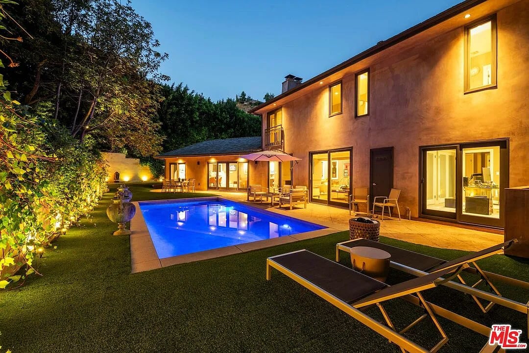 2229 San Ysidro Dr