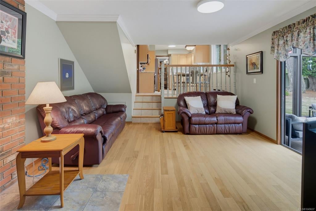 2056 Skyline Cres