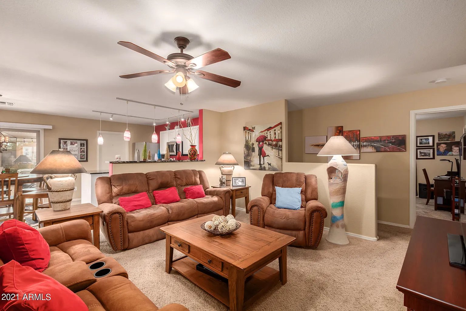 1773 E Desert Rose Trl