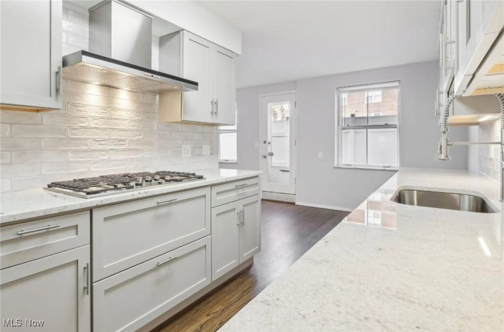 2560 N Moreland Blvd #205