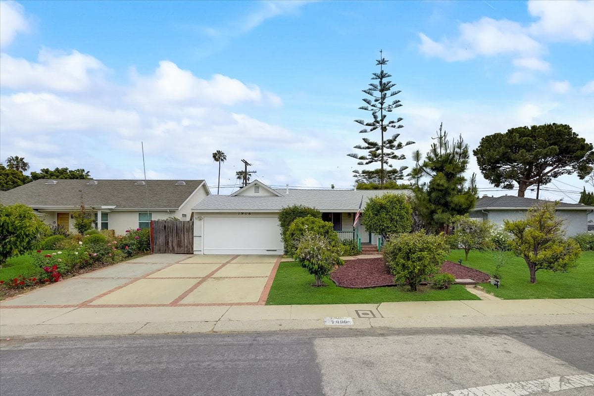 7906 Kittyhawk Ave