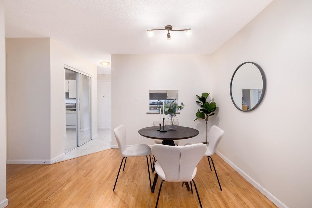 140 E 4th St, #315