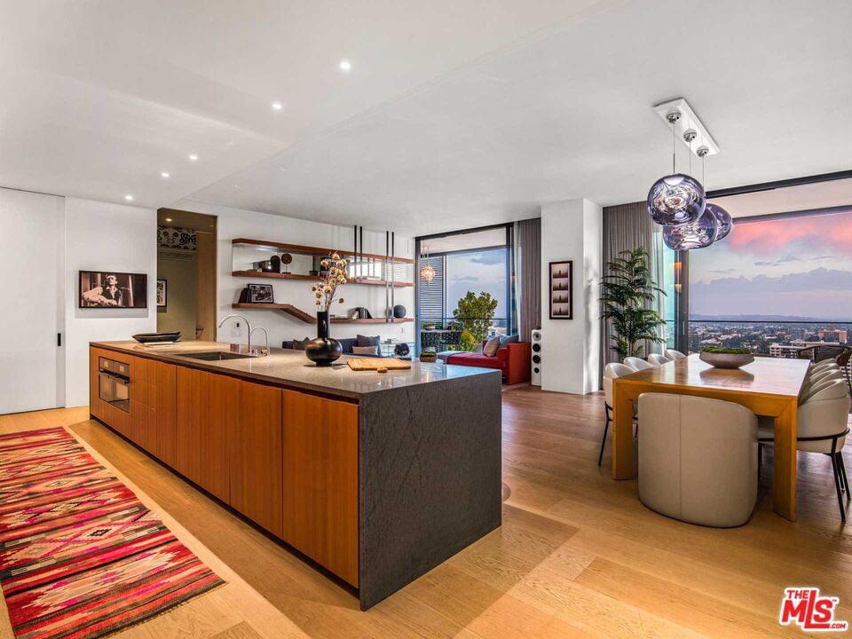 9040 W Sunset Blvd, #1103