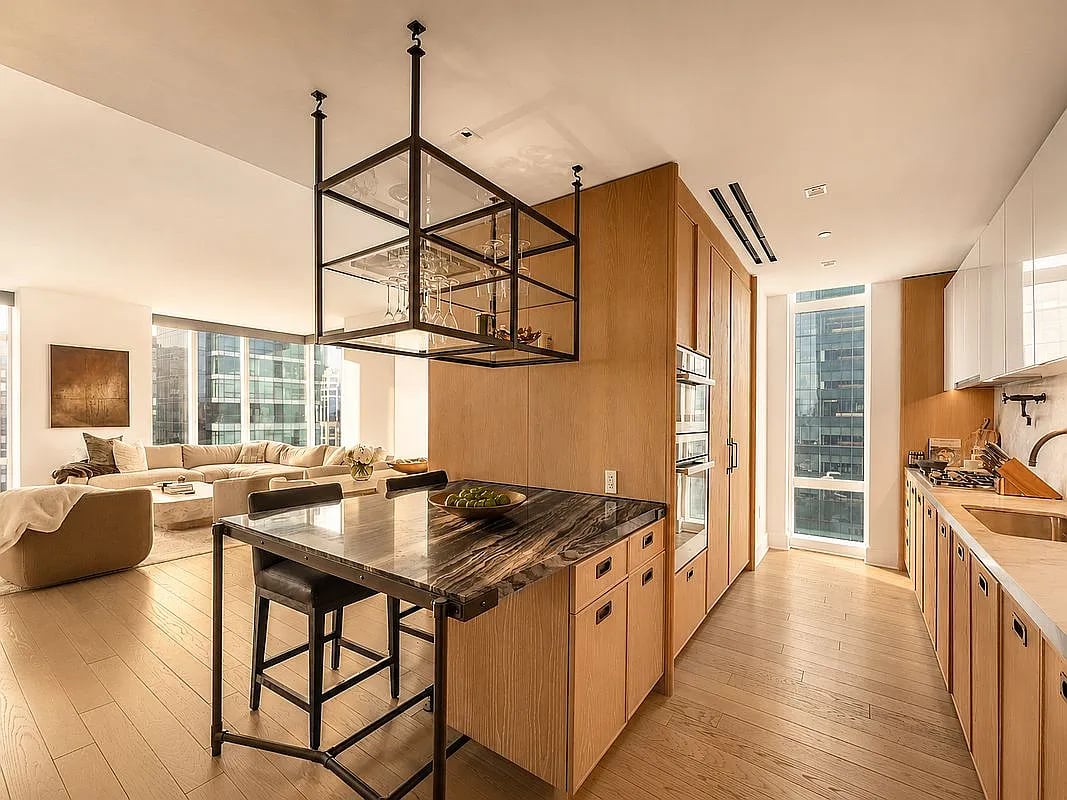 45 E 22nd St #26A