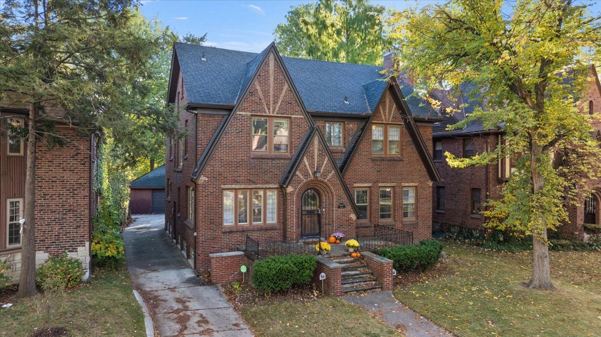 18214 Parkside Street