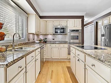 27075 W Kensington Ct