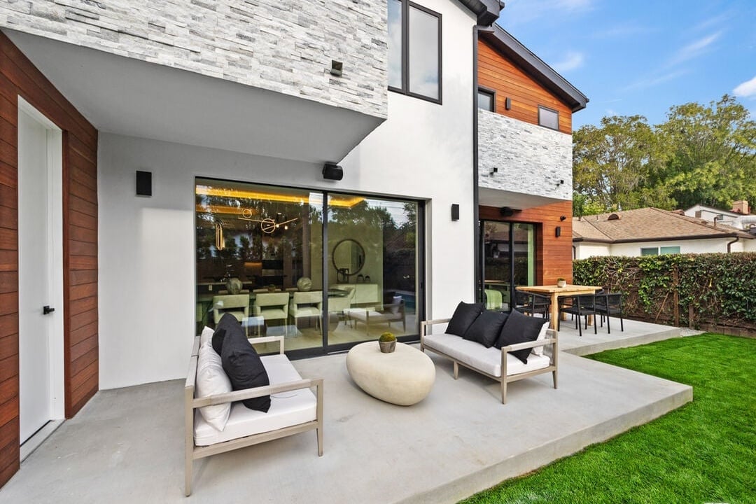 Castle Heights Pl, 90034