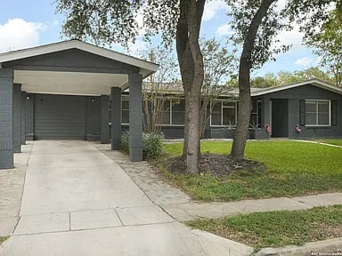 323 Sprucewood Ln