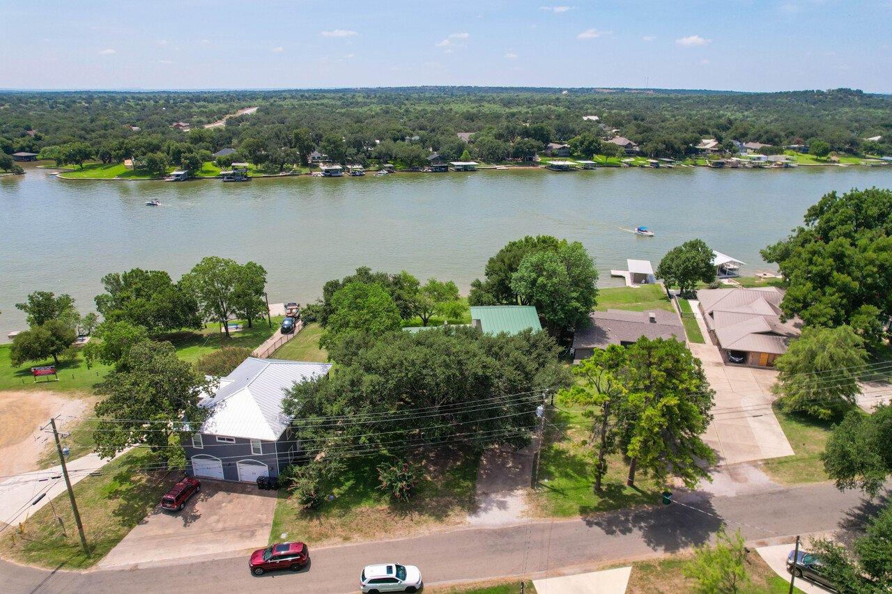 1704 Bluebonnet Lane