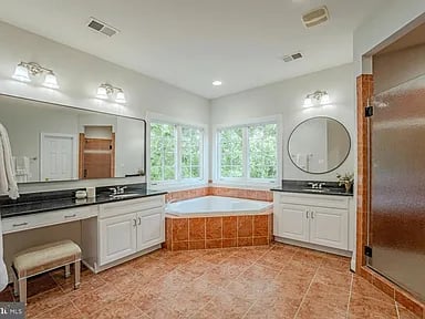 106 Calvary Ct SE
