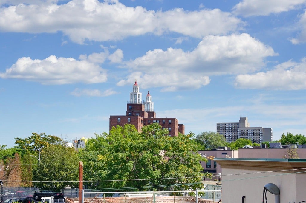 325 Elm St #1