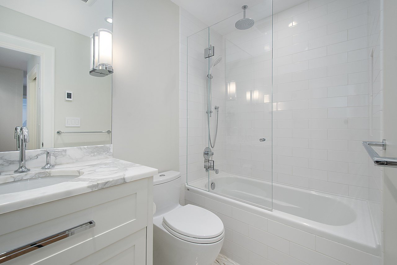 301-2255 York Ave