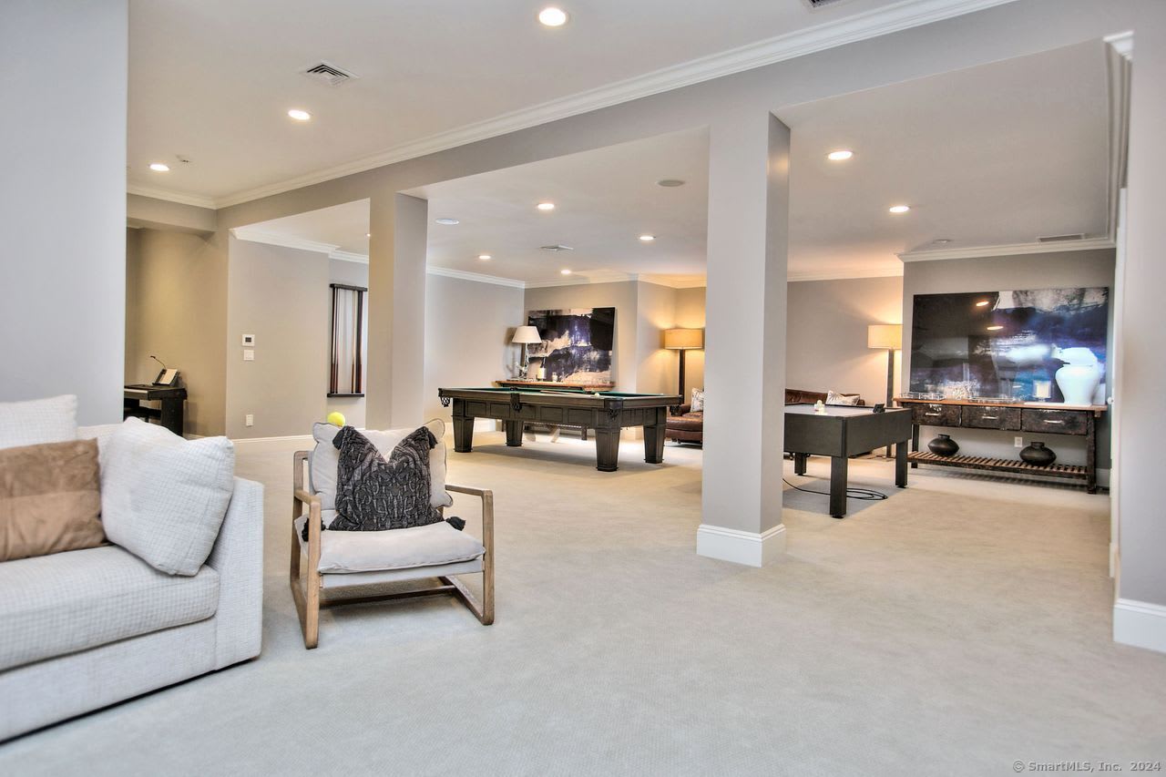 25 Flower Farm Cir