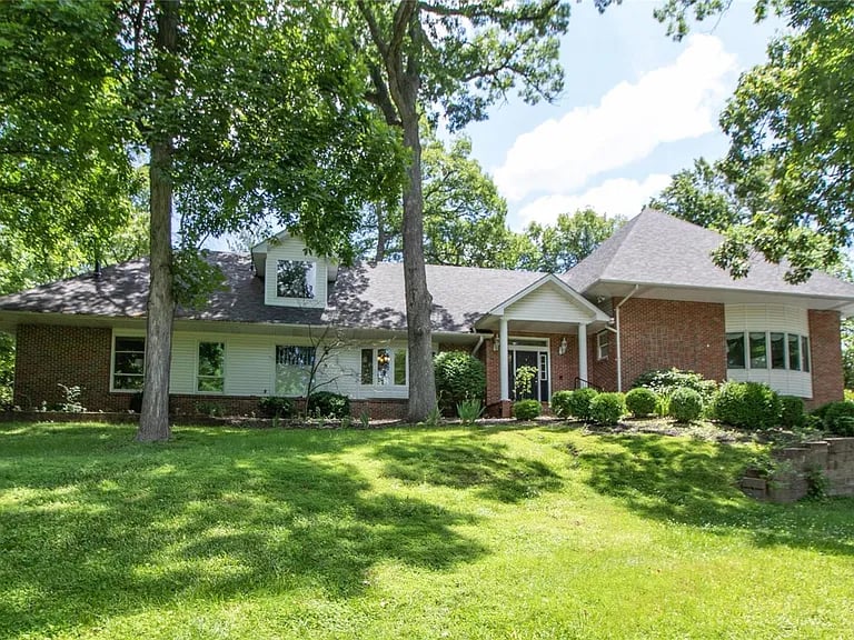 2480 Town And Country Ln