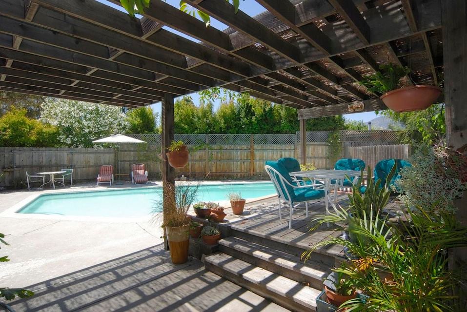 6438 Caroldale Ln