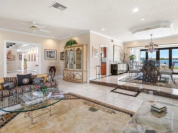 1010 Pine Point Road
