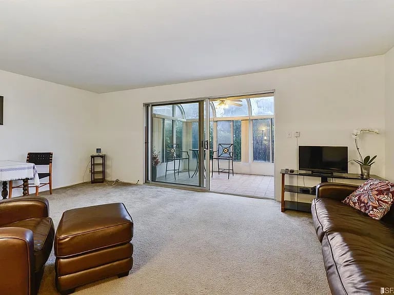 35 Zampa Ln