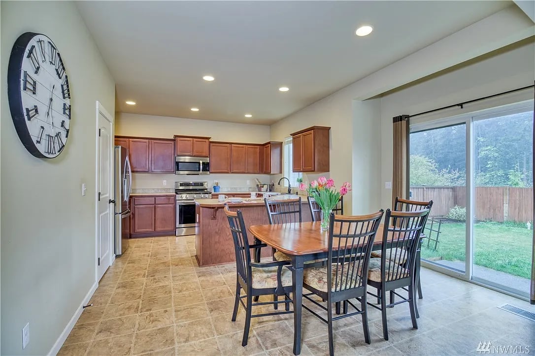 4837 Greenwood Dr SW