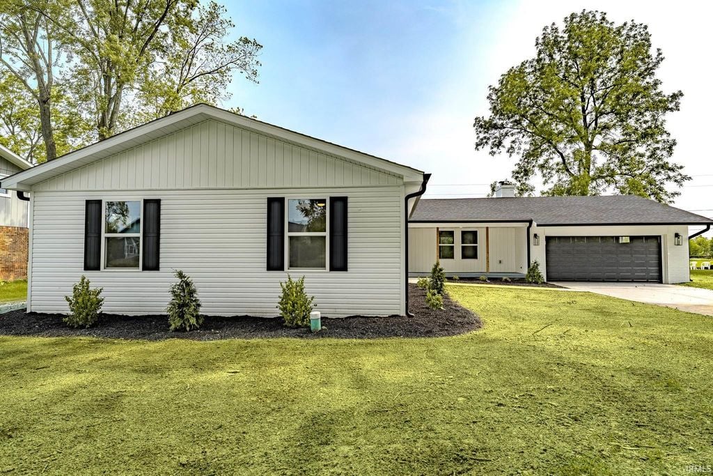 2135 Old Oak Dr