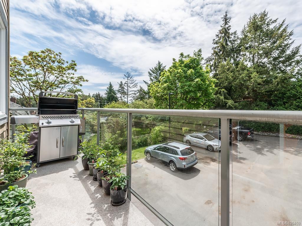 17-235 Island Hwy