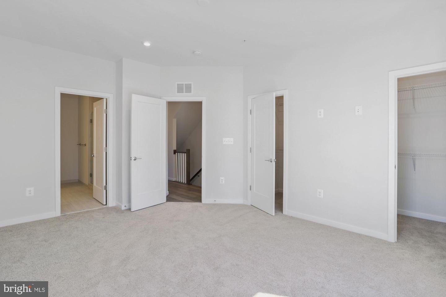 864 Thompson Cres