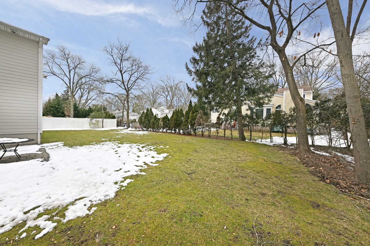23 Spruce Pl