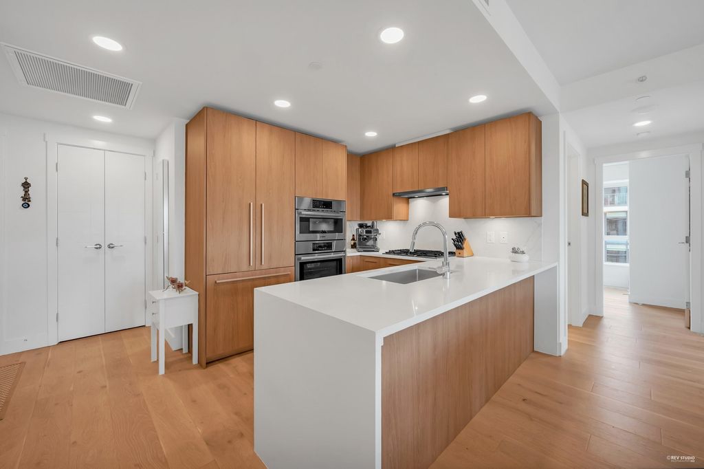 1210 E 27th St, #601
