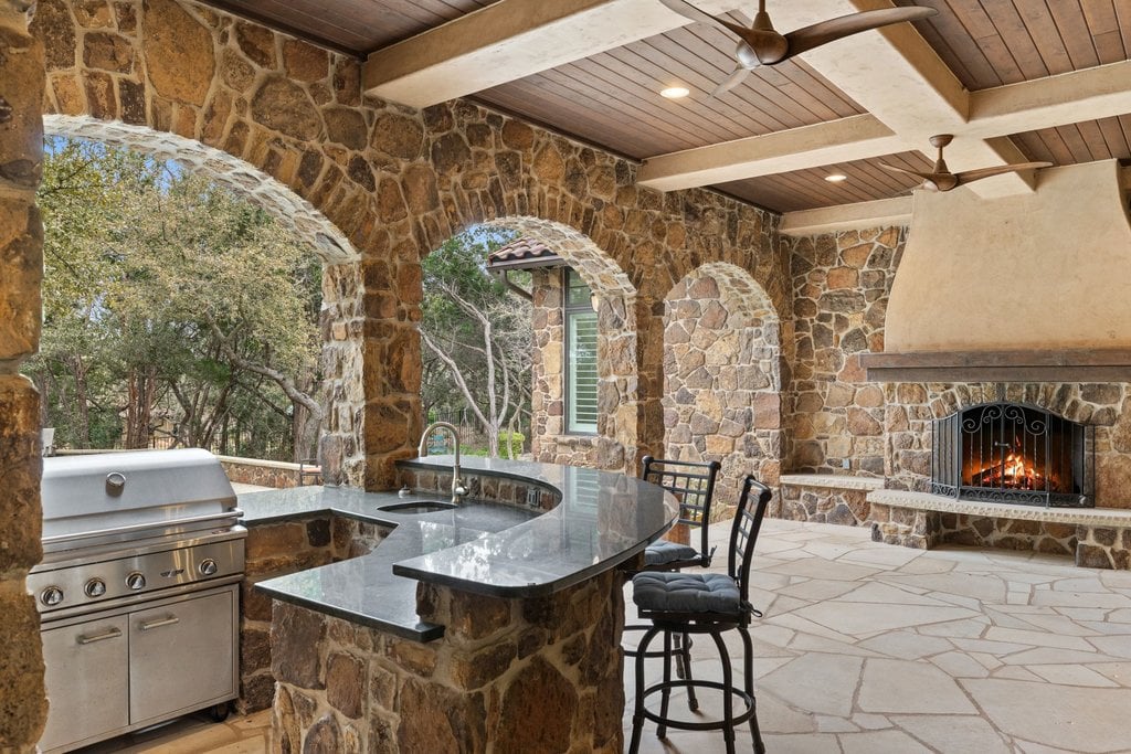 16005 Pontevedra Place