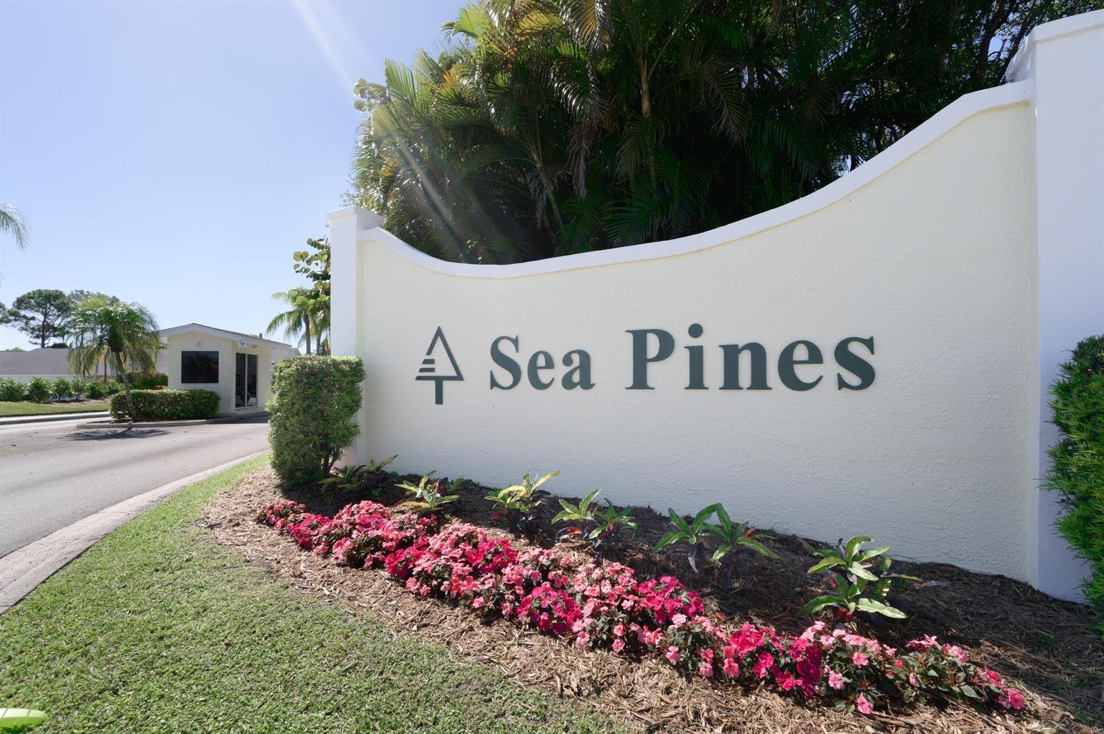 10976 SE Sea Pines Circle