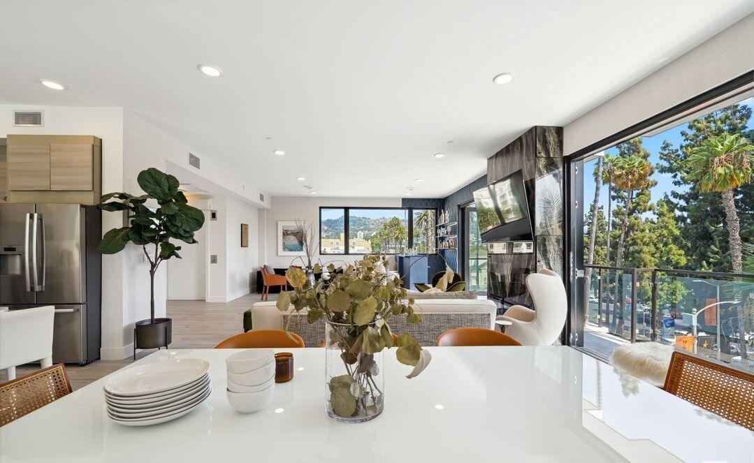 137 N Doheny Dr